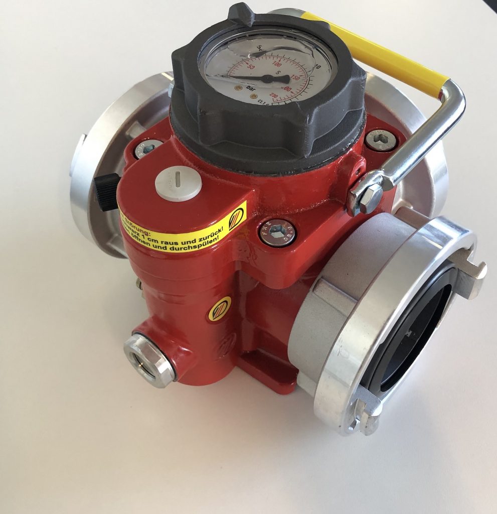 Spülen der Hydranten und Arbeiten mit Druckbegrenzungsventil Storz B DIN 14380